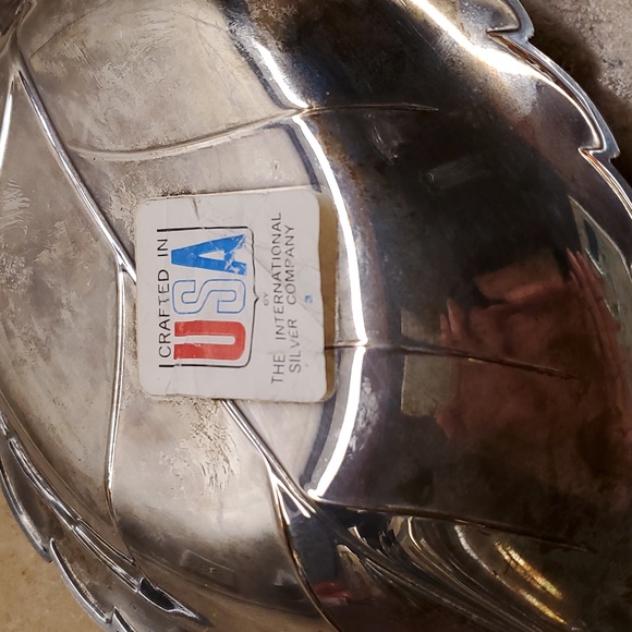 International Silver leaf dish with rose - Picture 2 of 2